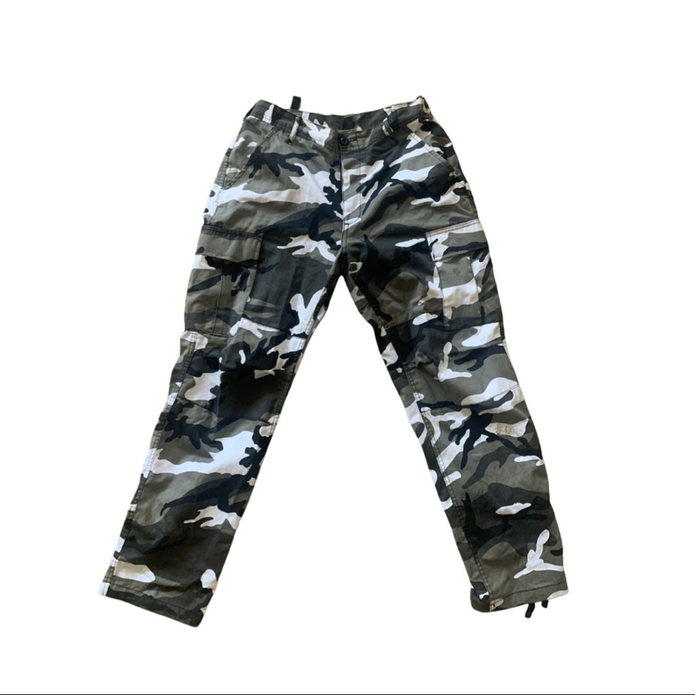 BLACK AND WHITE CAMO CARGOS